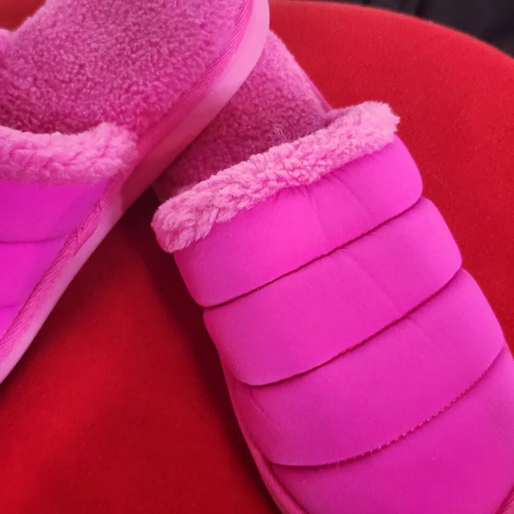 Wondershop at Target Kids Pink Faux Fur Lined Cushion Charlie Slipper Size M 2-3